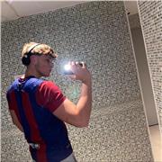 ¡Hola! Soy Adri, apasionado del fitness y el bienestar físico. Entreno en el gimnasio todos los días y ahora quiero ayudarte